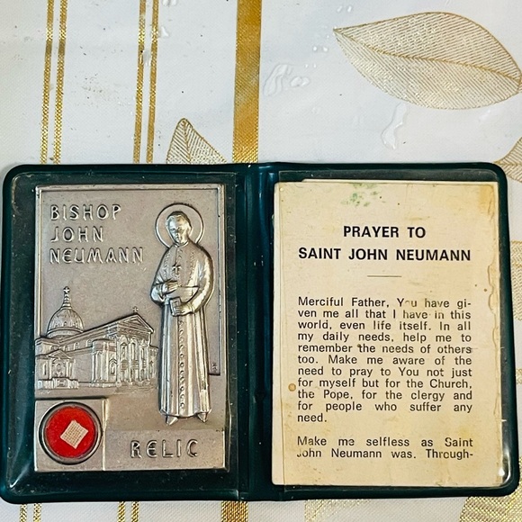 Lot Of 19 VTG  Religious Christian Holy Medal Cross Pendants Prayer Amulet - Picture 5 of 7